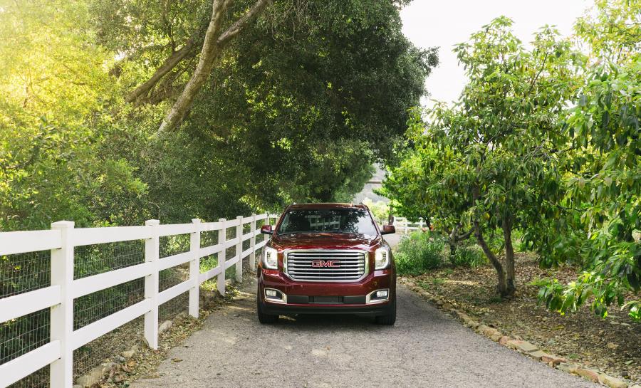  GMC Yukon SLT Premium Edition 2016 года  (фото 3 из 4)